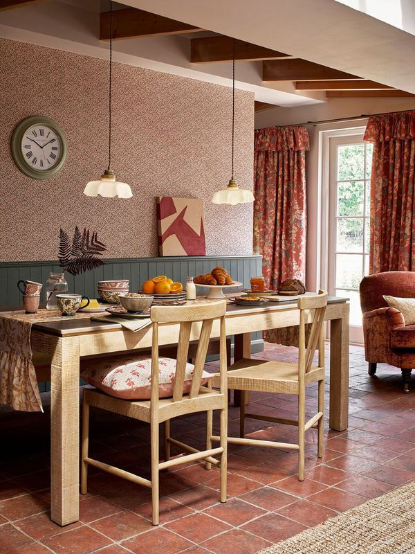 Laura Ashley Braystone Fixed Dining Table