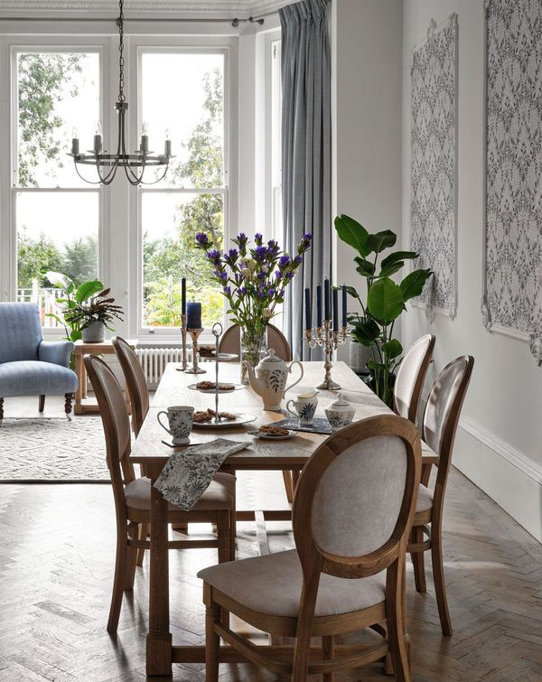 Laura Ashley Wellington Extending Dining Table