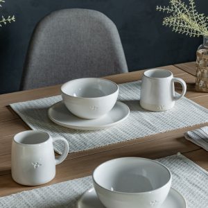 Gallery Direct Bee Mugs Set of 4 | Shackletons