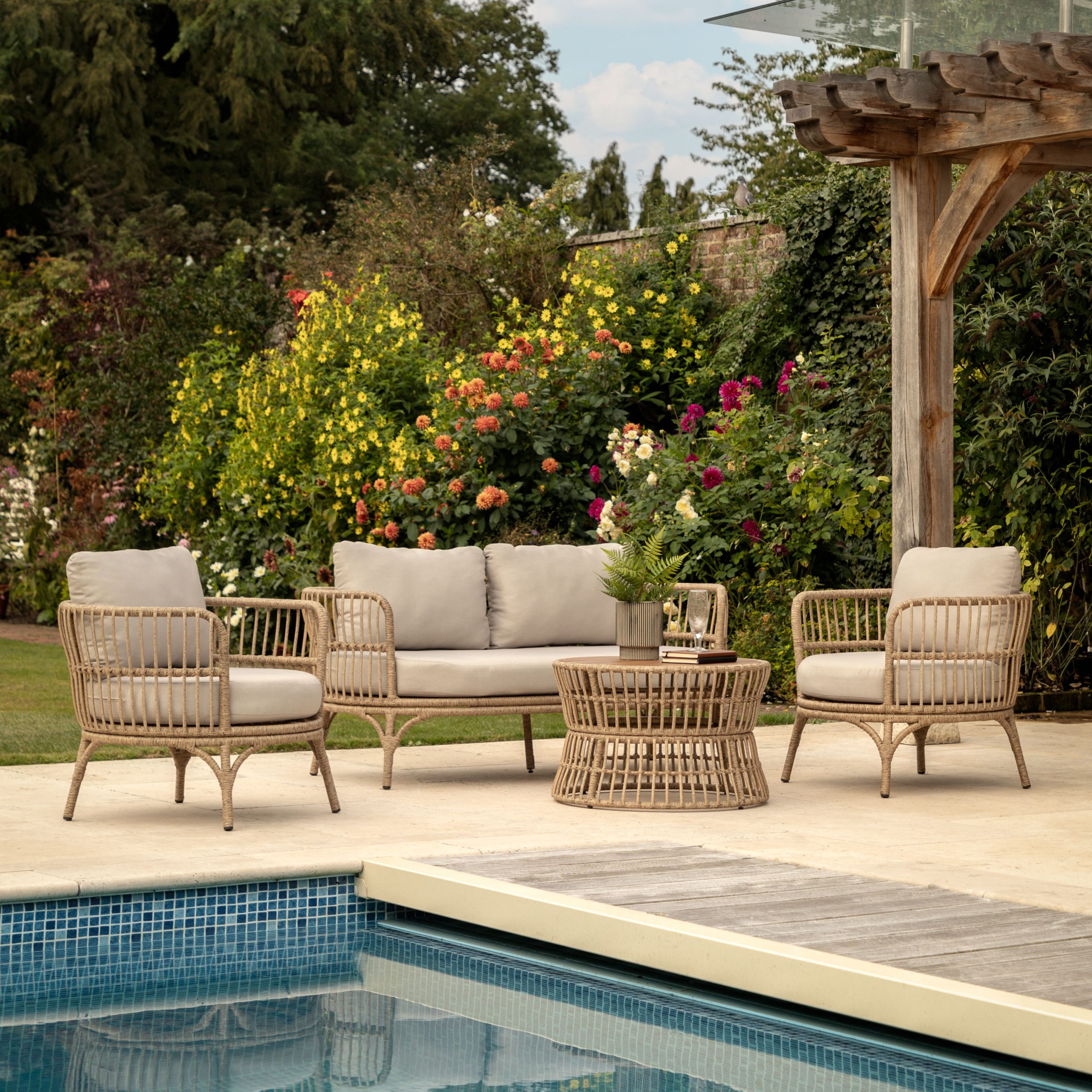 Gallery Outdoor Agadir Lounge Set | Shackletons