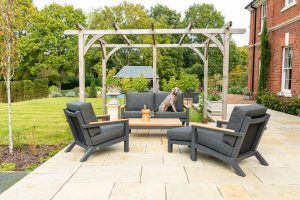 4 Seasons Outdoor Capitol Lounge Set with Footstool | Shackletons